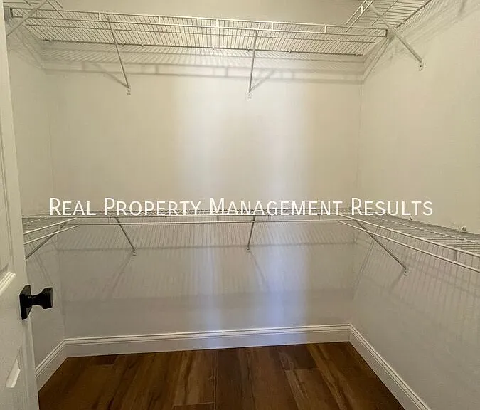 4800 Penrose Dr — Photo 12