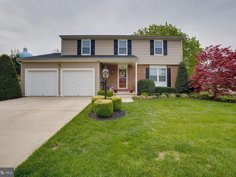1st image of 1301 Sweetbriar Ln