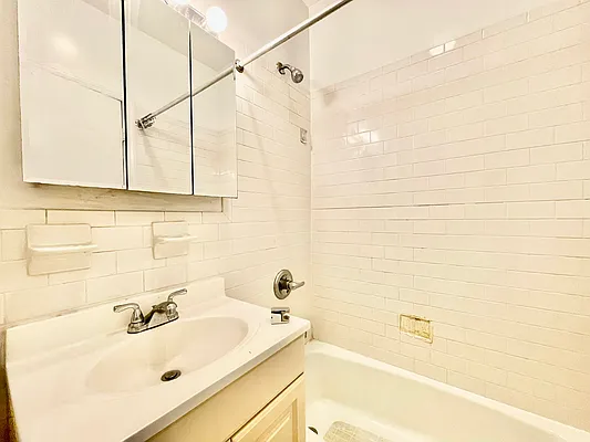 Rented by HOLTON REAL ESTATE INC. | media 18
