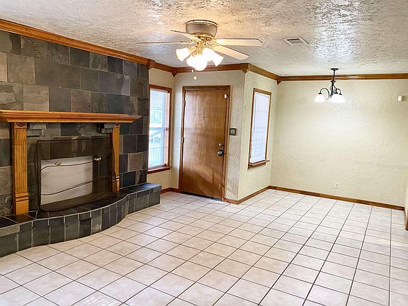 2nd image of 3995 Russell Dr