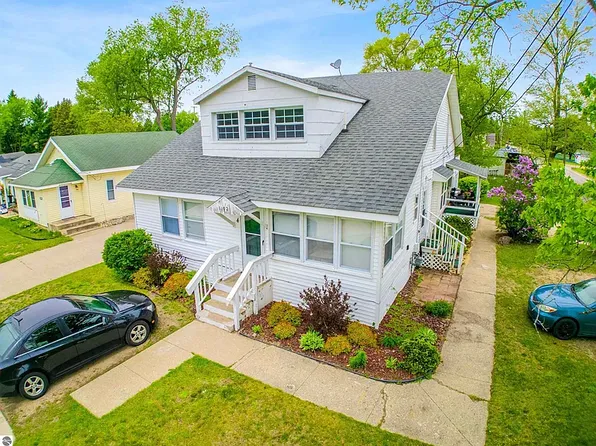 1102 Chestnut St APT 1, Cadillac, MI 49601