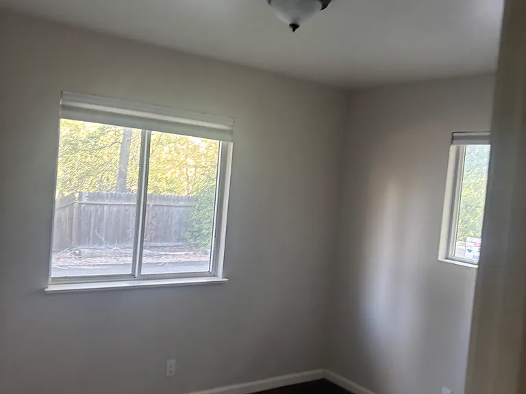 700 Twin Lakes Dr — Photo 2