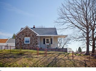 16 Rosalie Ln, Aston, PA 19014