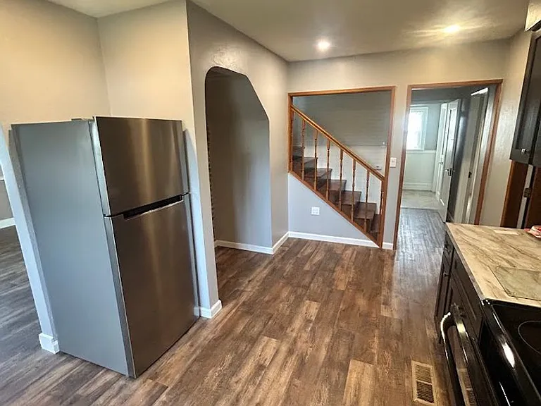 817 Grover St — Photo 2