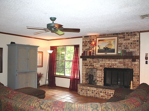 IMPRESSIVE FAMILY ROOM