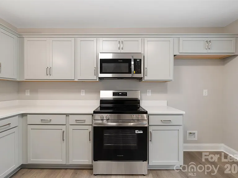 1007 Sioux St — Photo 12