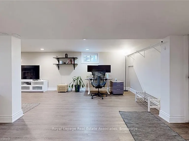 925 Kingsway Dr #BASEMENT — Photo 12