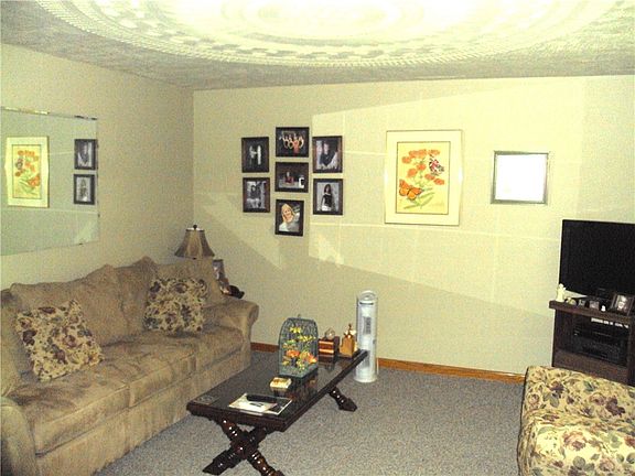3rd image of 393 Rebecca St