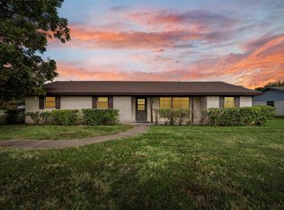 300 Ivy Ln, Hewitt, TX 76643