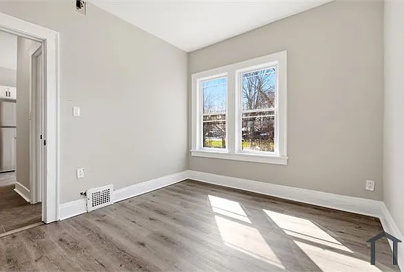 13802 Byron Ave — Photo 18