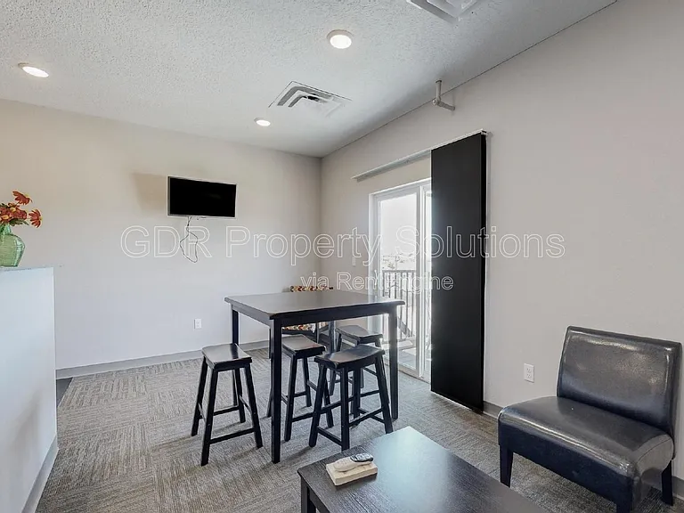 950 4th St NW #209 — Photo 25