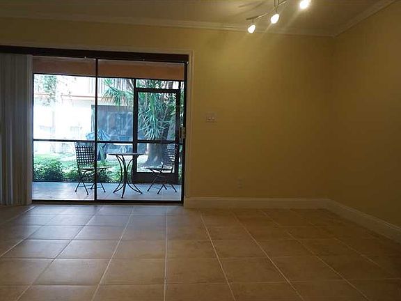 4th image of 12 Madrid Ln