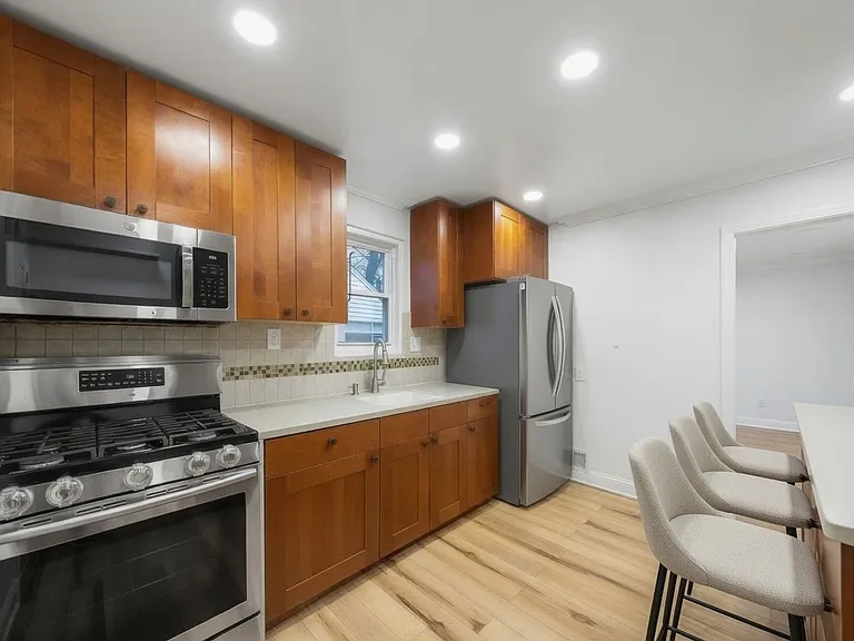 5701 Euclid St — Photo 3