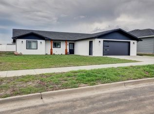 14 Mulberry Loop NE, Minot, ND 58703