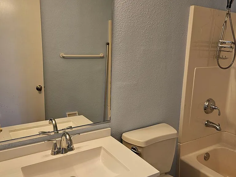 370 Base Ave E #210 — Photo 9