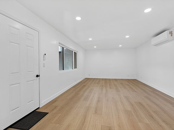 2nd image of 1015 Grover Ave APT 3