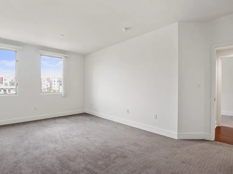 Bedroom with Bathroom and Large-Size Windows