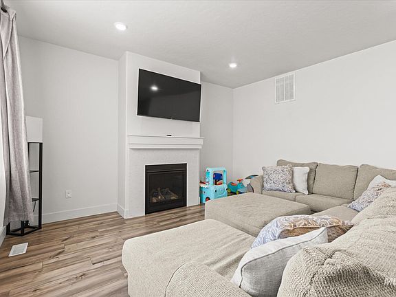 3rd image of 11330 Aspen Hill Dr