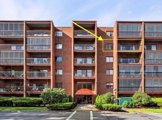 1 Summit Dr APT 52, Reading, MA 01867