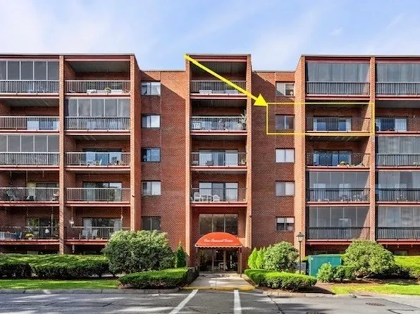 1 Summit Dr APT 52, Reading, MA 01867