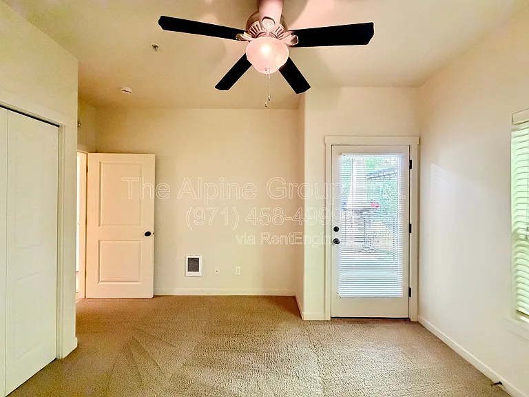 657 NE Garswood Ln — Photo 15