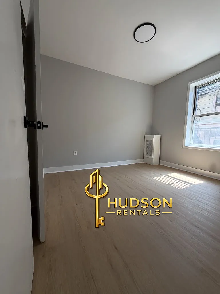 2 bed, 800 sqft, $1,950 — Photo 4