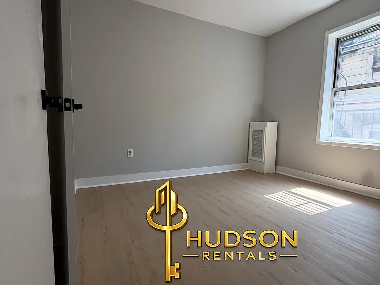 240 Claremont Ave #35 — Photo 2