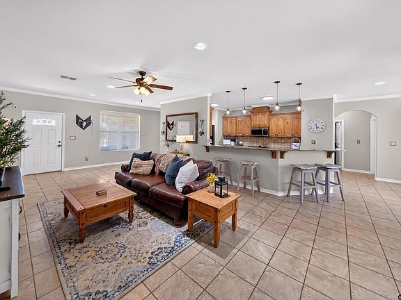 5th image of 702 Jaxon Dr