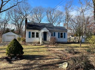 37 Edgar Dr, Smithtown, NY 11787