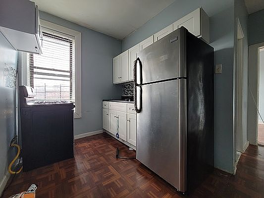 5th image of 353 Howard Ave #10