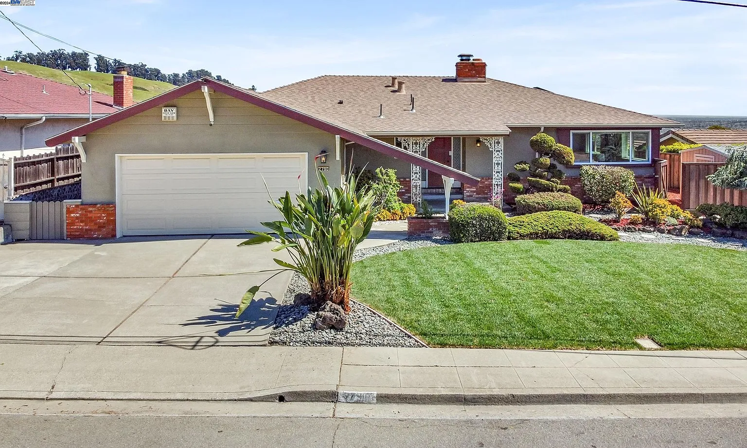 2790 Marineview Dr photo 1