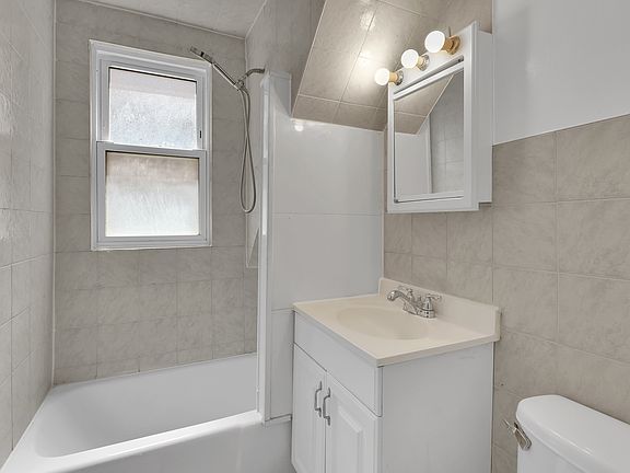 4th image of 3846 N Troy St #2
