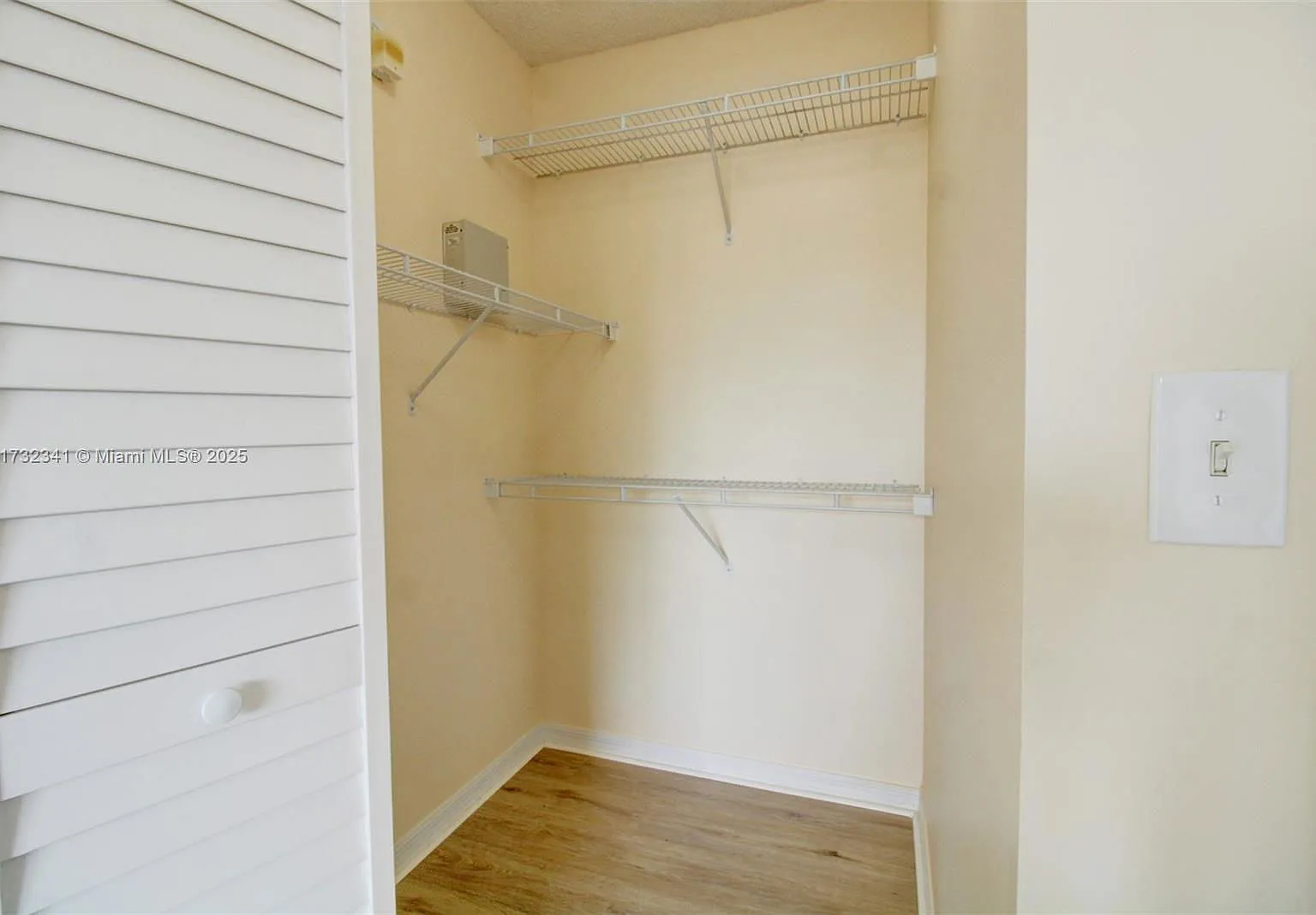 3 bed, 2.5 bath, 1452 sqft, $2,600 — Photo 2