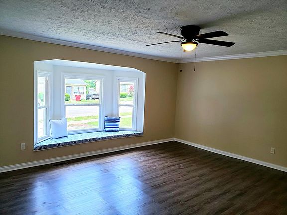 5th image of 210 Foxwood Dr