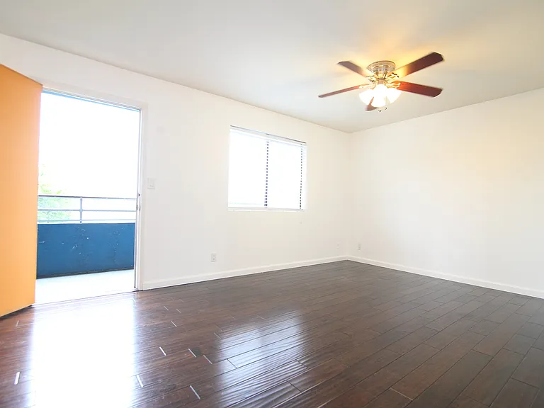 627 Maltman Ave #9 — Photo 1