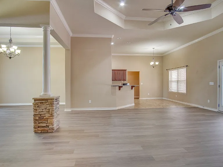 5485 Tucker Cir — Photo 8
