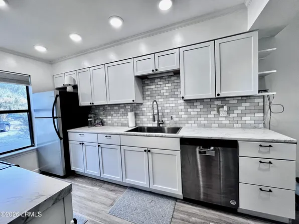 3 Battery Ln, Beaufort, SC 29902