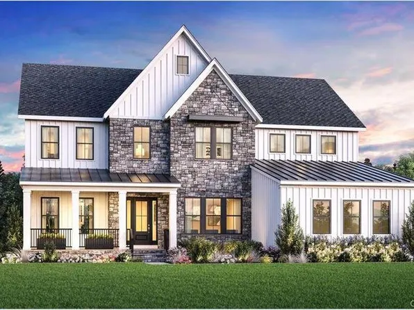 1 Levitow Court, Dix Hills, NY 11746