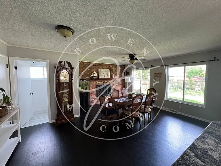 6016 Angleview Dr — Photo 2