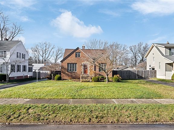 3rd image of 4652 W 228th St