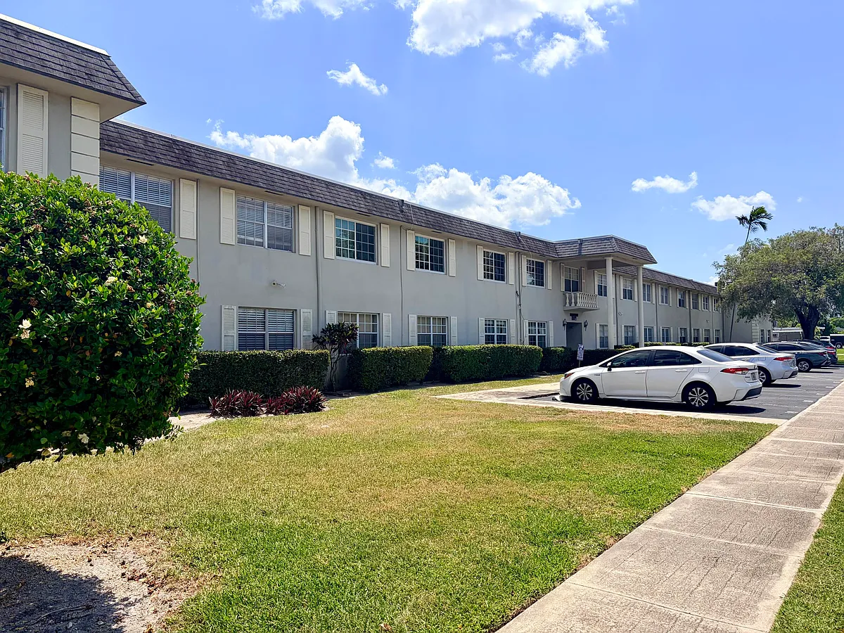 Building Photo - 1560 McKinley St #115W
