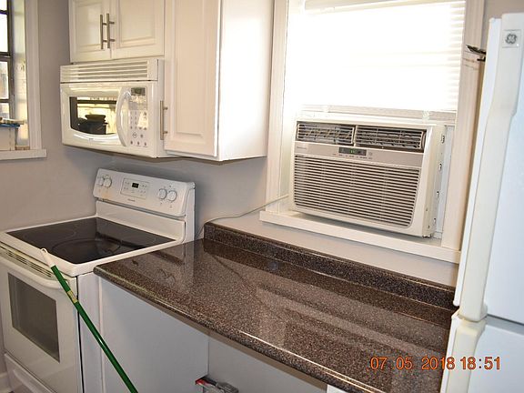 4th image of 1425 Chicago Ave #1