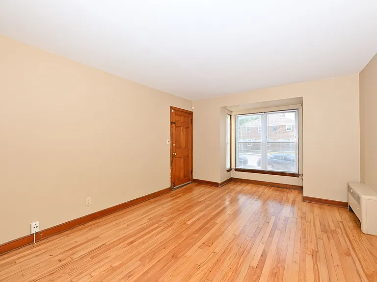6608 W Center St — Photo 12