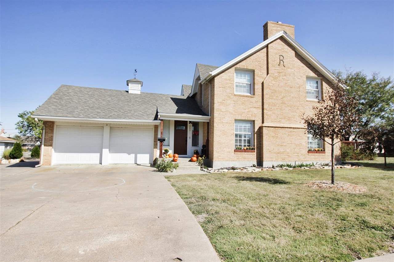209 E 18th St Hays Ks 67601 Zillow
