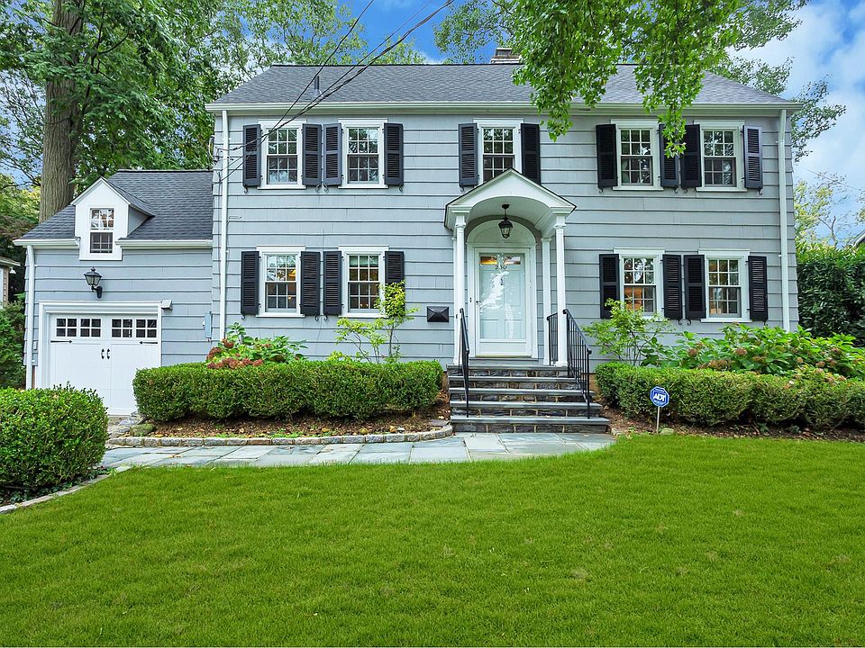 1st image of 250 Nassau Ave