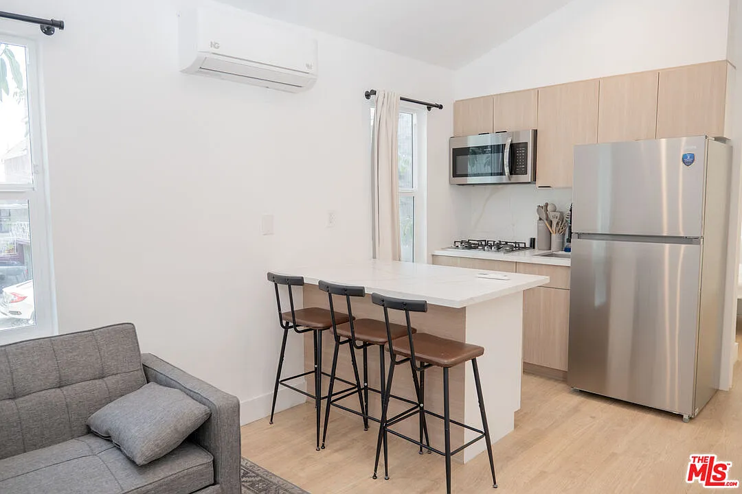 6136 Carlos Ave — Photo 4