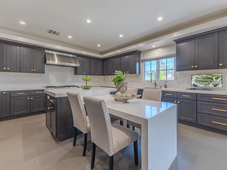 2150 S El Molino Ave — Photo 21