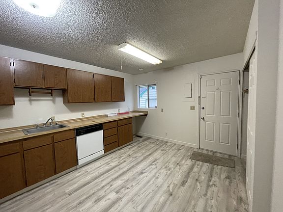 5th image of 665 Myrtine St Unit A