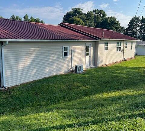 3rd image of 311 Sandy Hill Cir