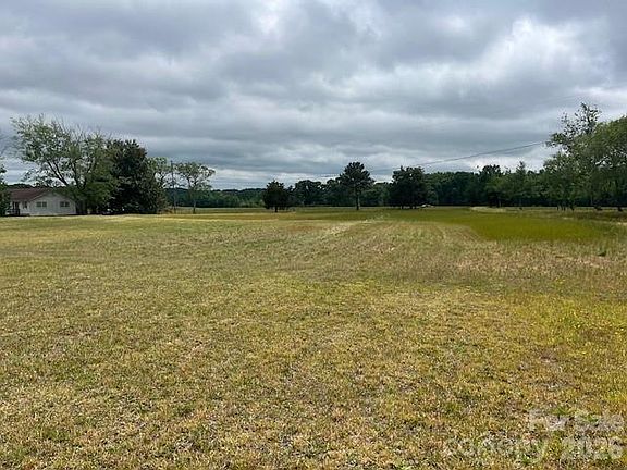 2nd image of 304 Floyd Blackwell Rd